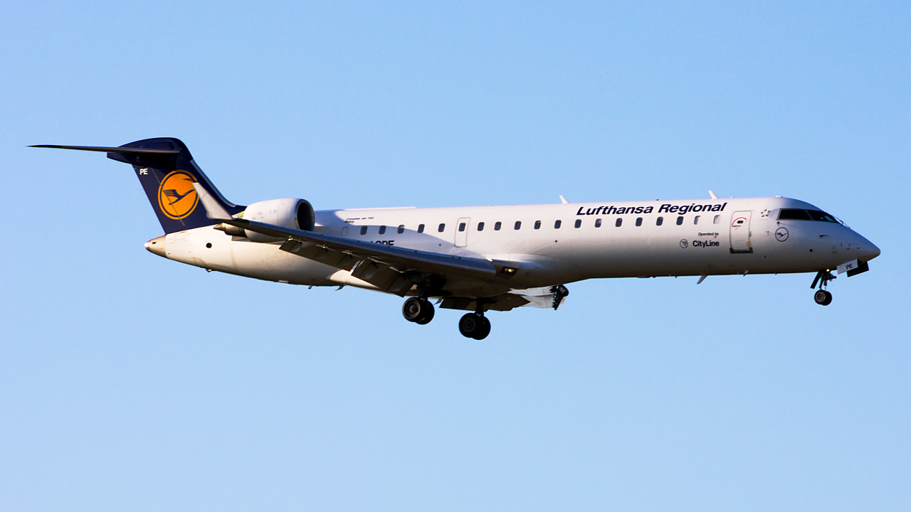 D-ACPE ✈ Lufthansa Regional Canadair CL-600-2C10 CRJ-701 @ London-Heathrow