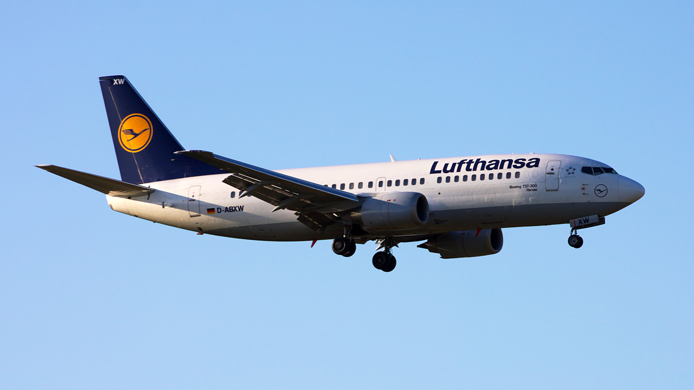 D-ABXW ✈ Lufthansa Boeing 737-330 @ London-Heathrow