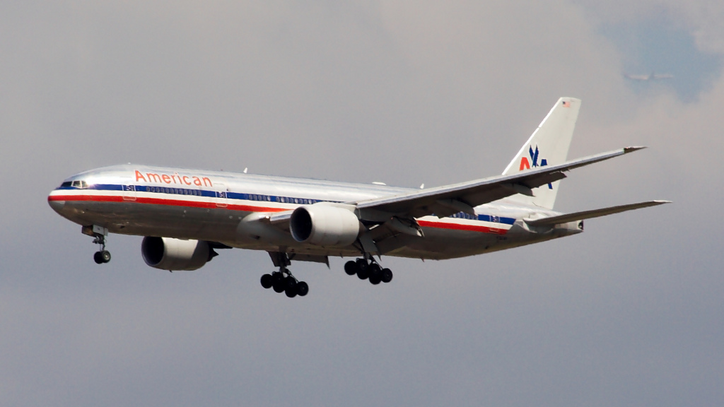 N752AN ✈ American Airlines Boeing 777-223ER @ London-Heathrow