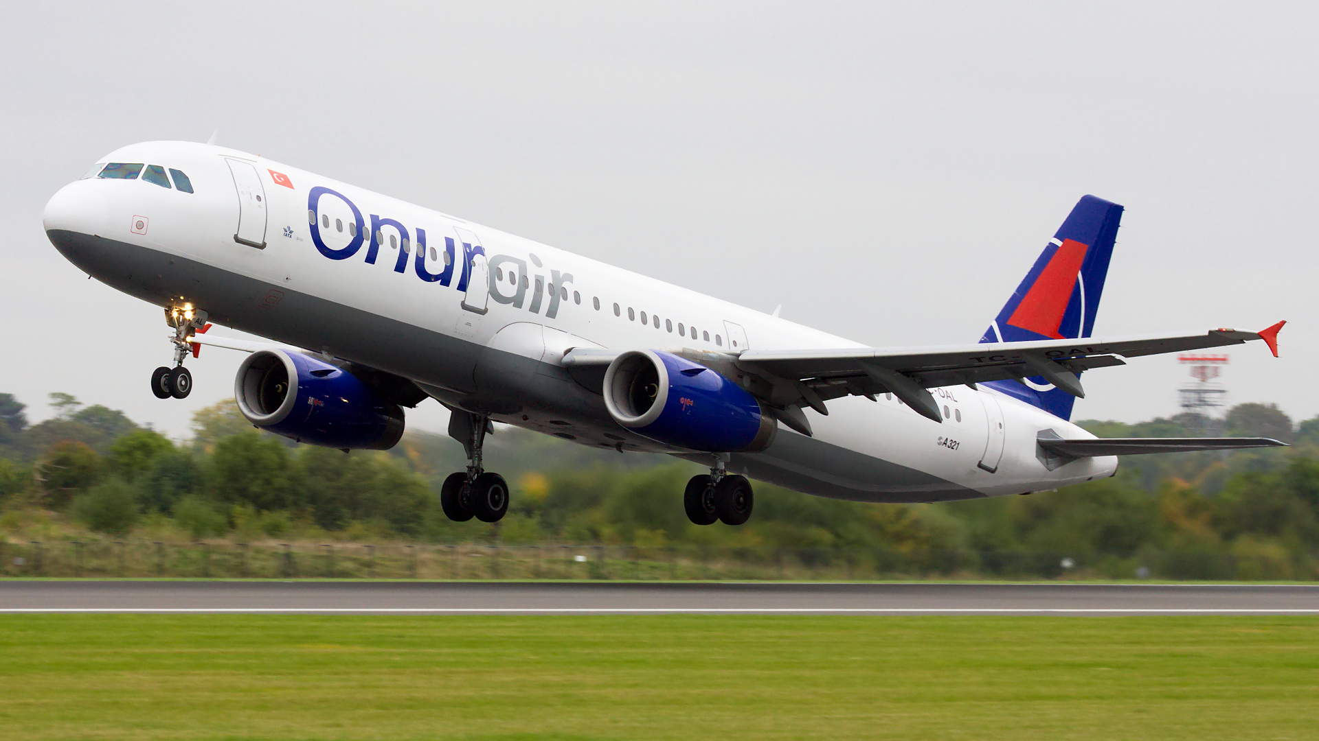 TC-OAL ✈ Onur Air Airbus A321-231 @ Manchester