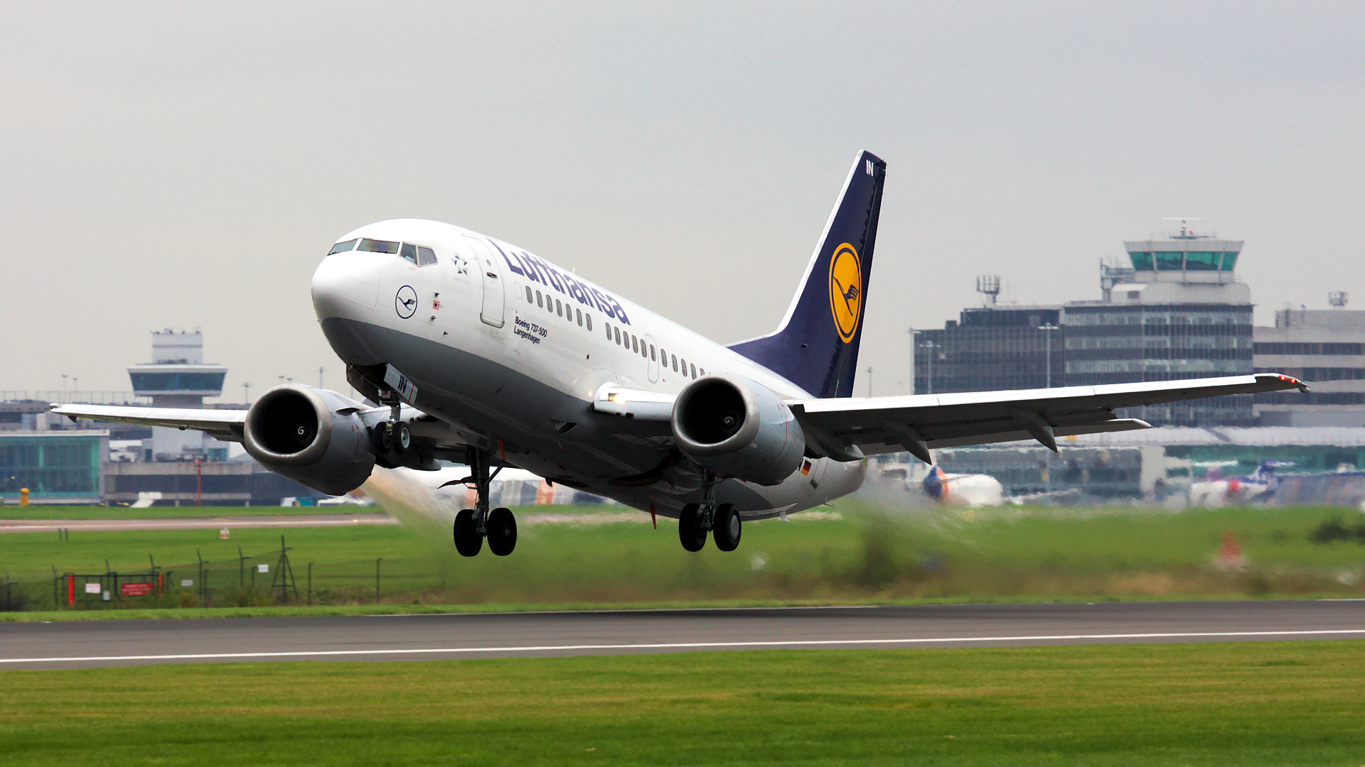 D-ABIN ✈ Lufthansa Boeing 737-530 @ Manchester
