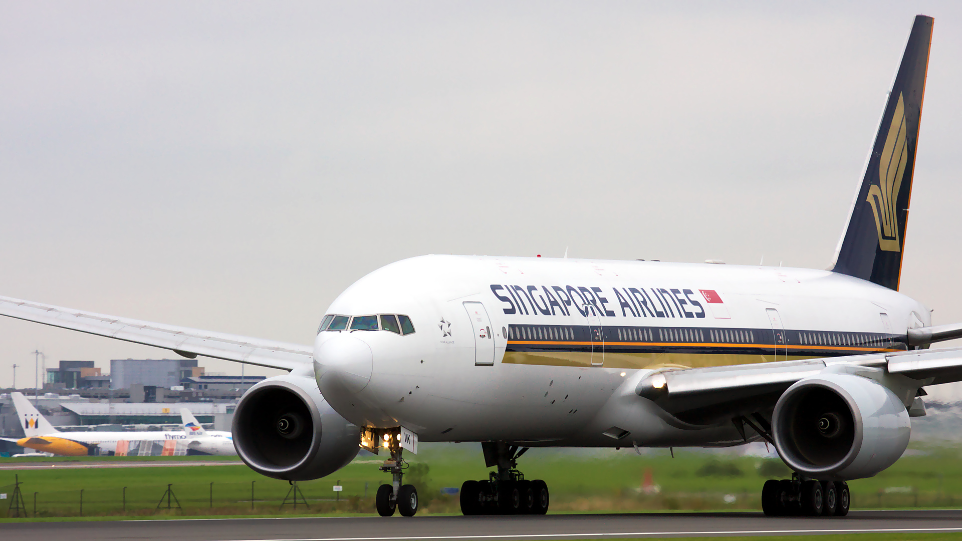 9V-SVK ✈ Singapore Airlines Boeing 777-212ER @ Manchester