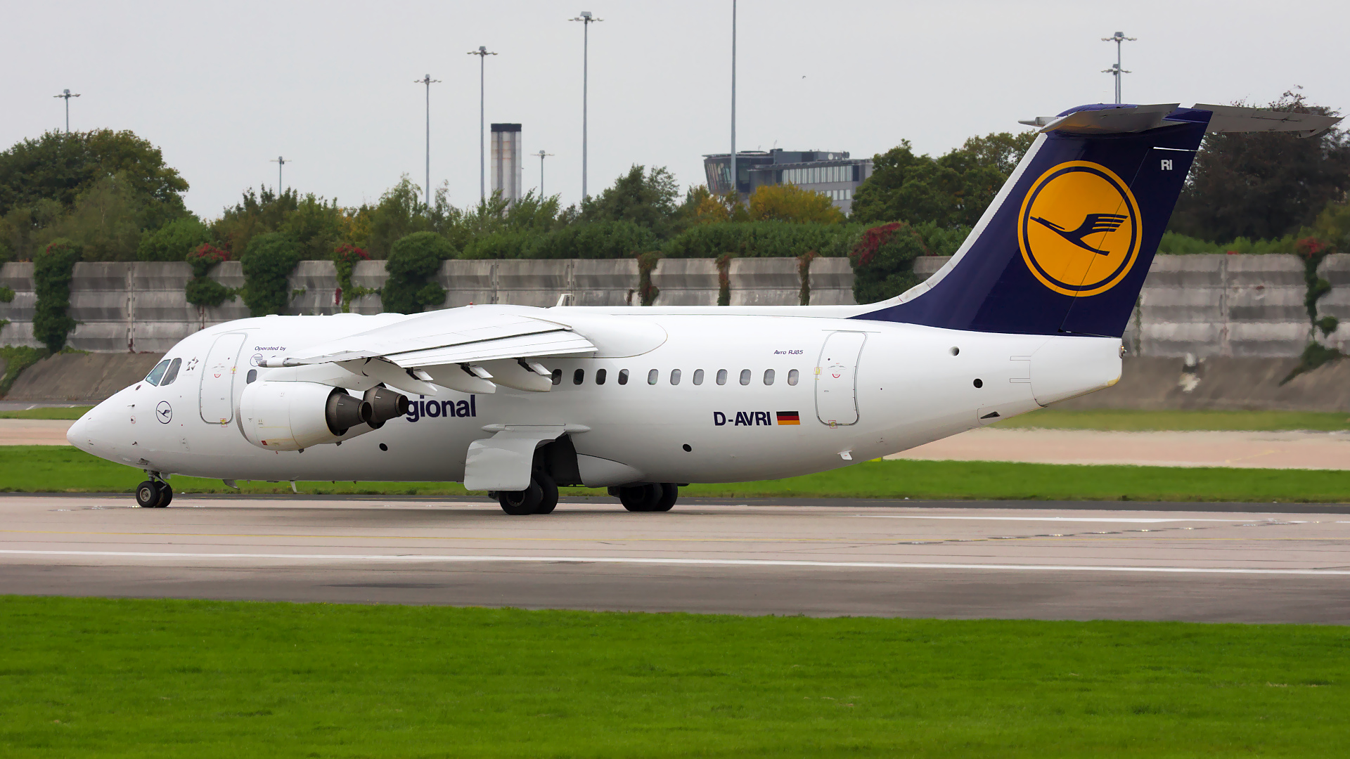 D-AVRI ✈ Lufthansa Regional British Aerospace Avro RJ85 @ Manchester