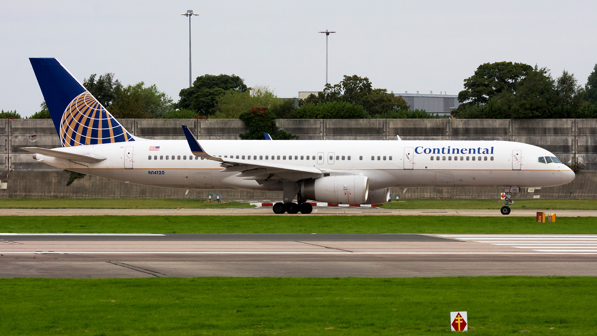 N14120 ✈ Continental Airlines Boeing 757-224 @ Manchester