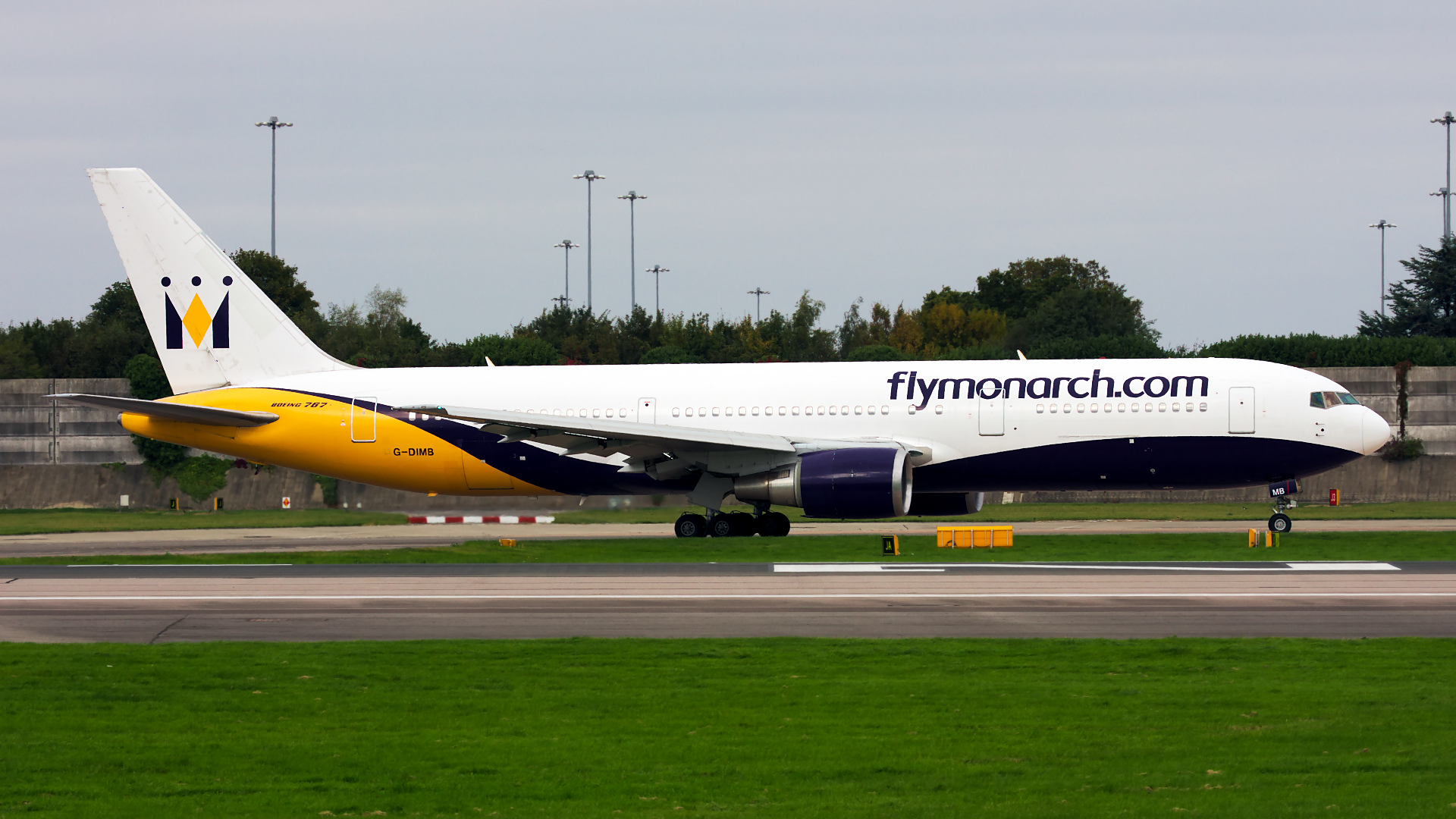 G-DIMB ✈ Monarch Airlines Boeing 767-31KER @ Manchester
