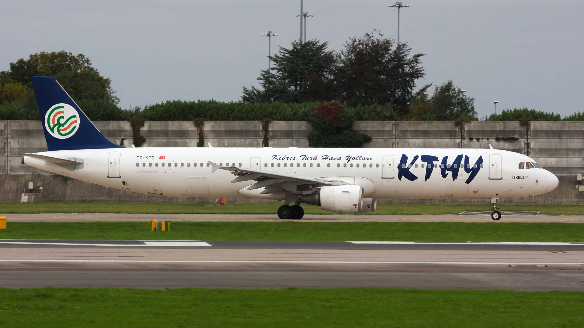 TC-KTD ✈ Cyprus Turkish Airlines Airbus A321-211 @ Manchester