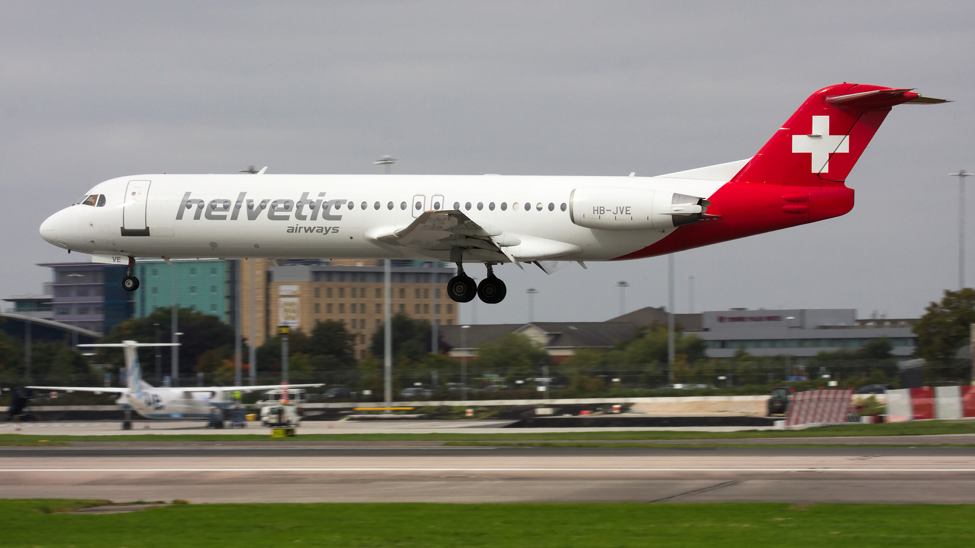 HB-JVE ✈ Helvetic Airways Fokker 100 (F28-0100) @ Manchester