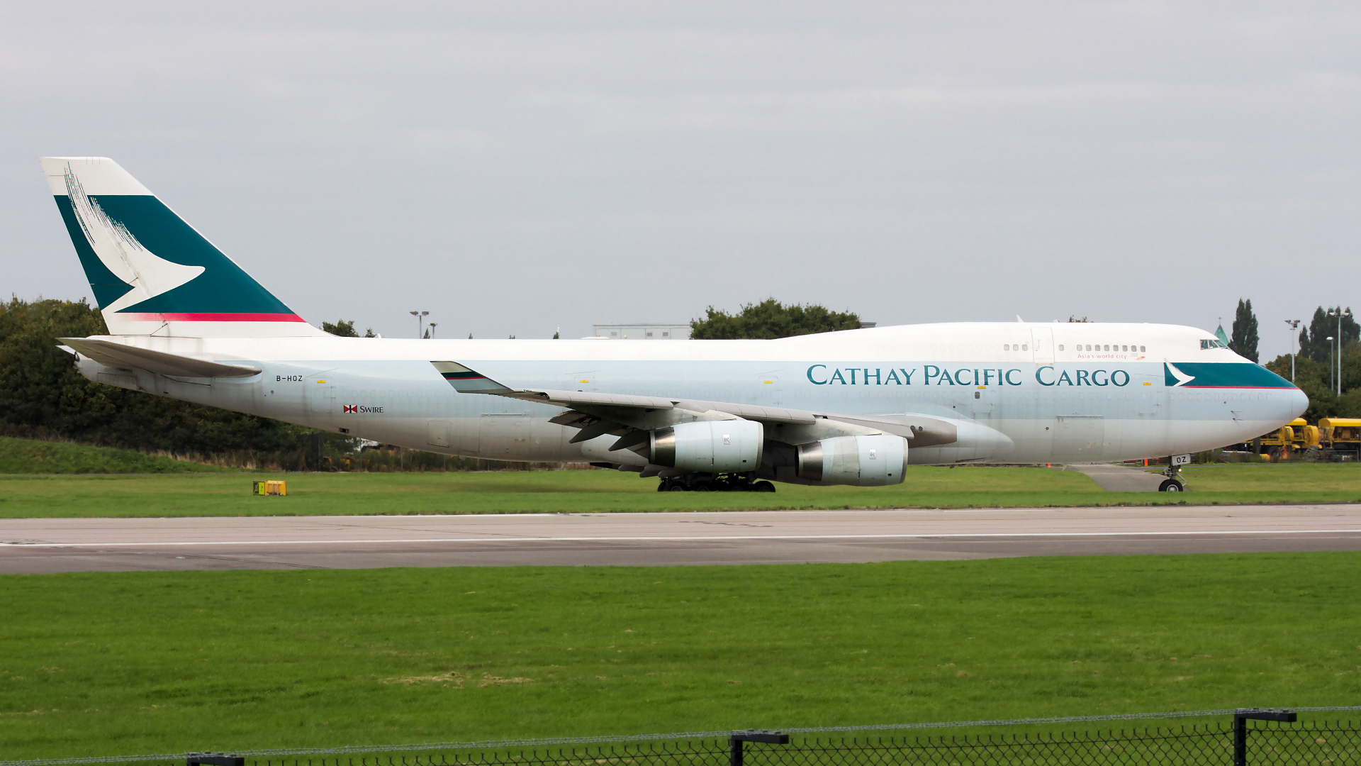 B-HOZ ✈ Cathay Pacific Boeing 747-467BCF @ Manchester