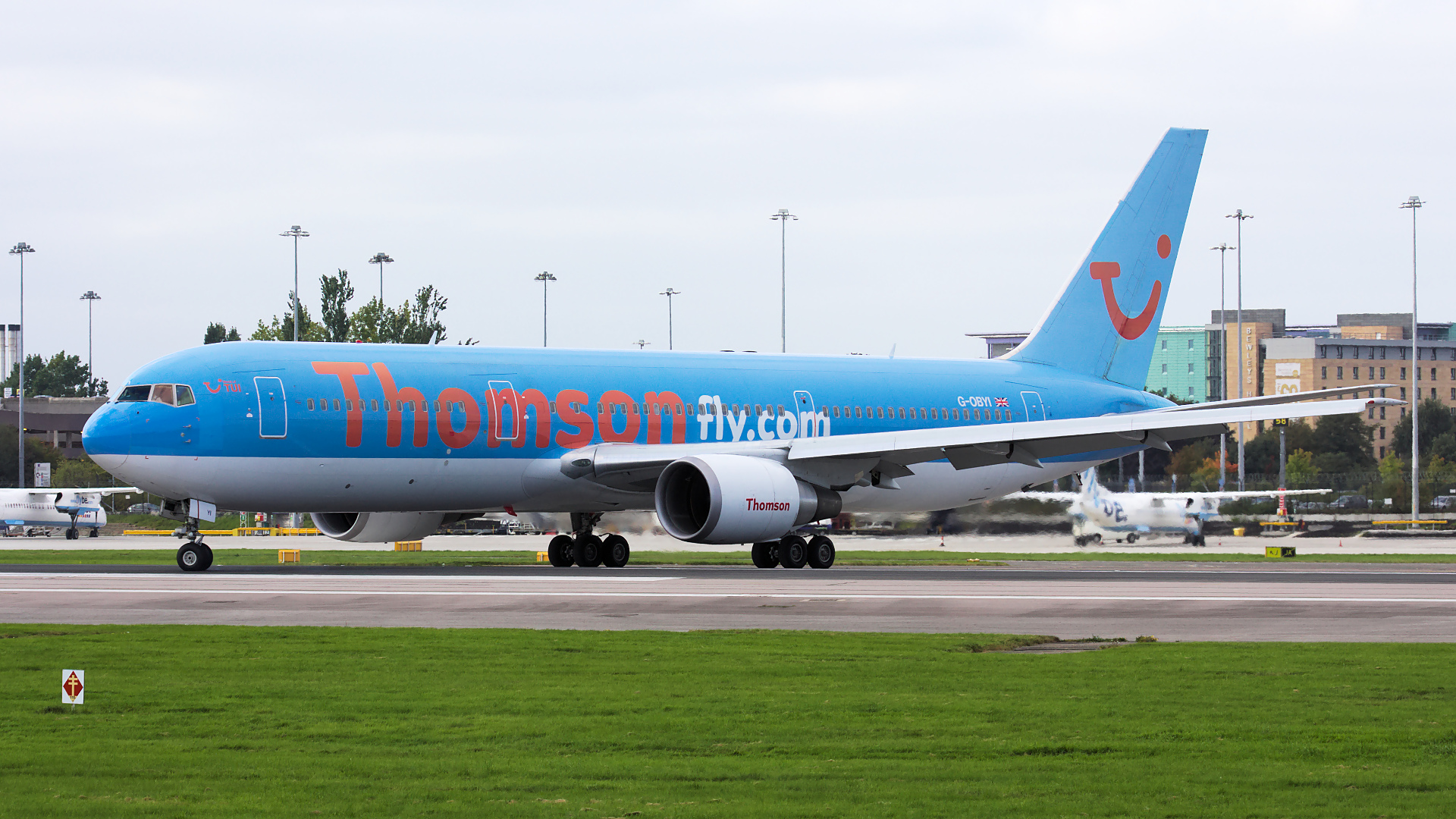 G-OBYI ✈ Thomson Airways Boeing 767-304ER @ Manchester