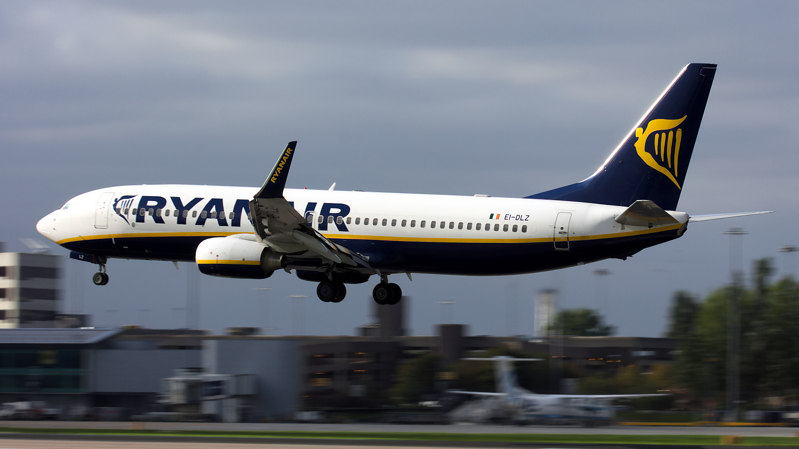 EI-DLZ ✈ Ryanair Boeing 737-8AS @ Manchester