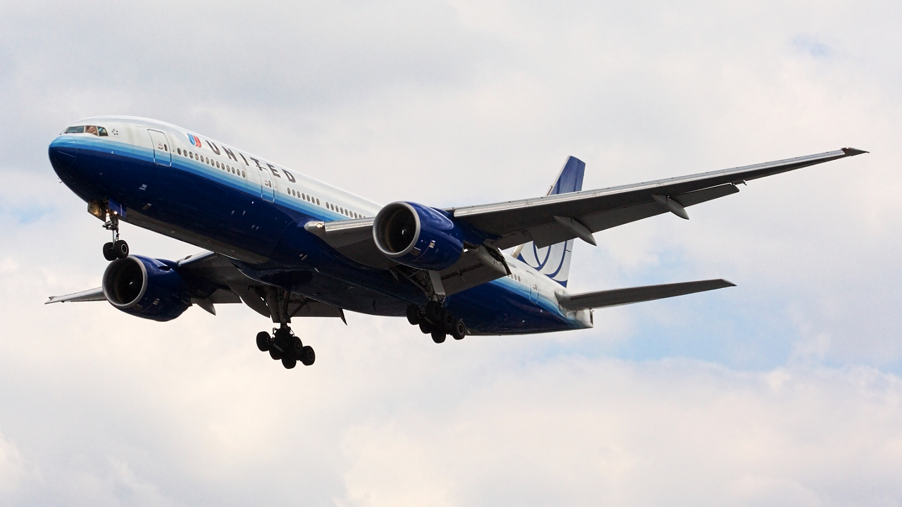 N785UA ✈ United Airlines Boeing 777-222ER @ London-Heathrow