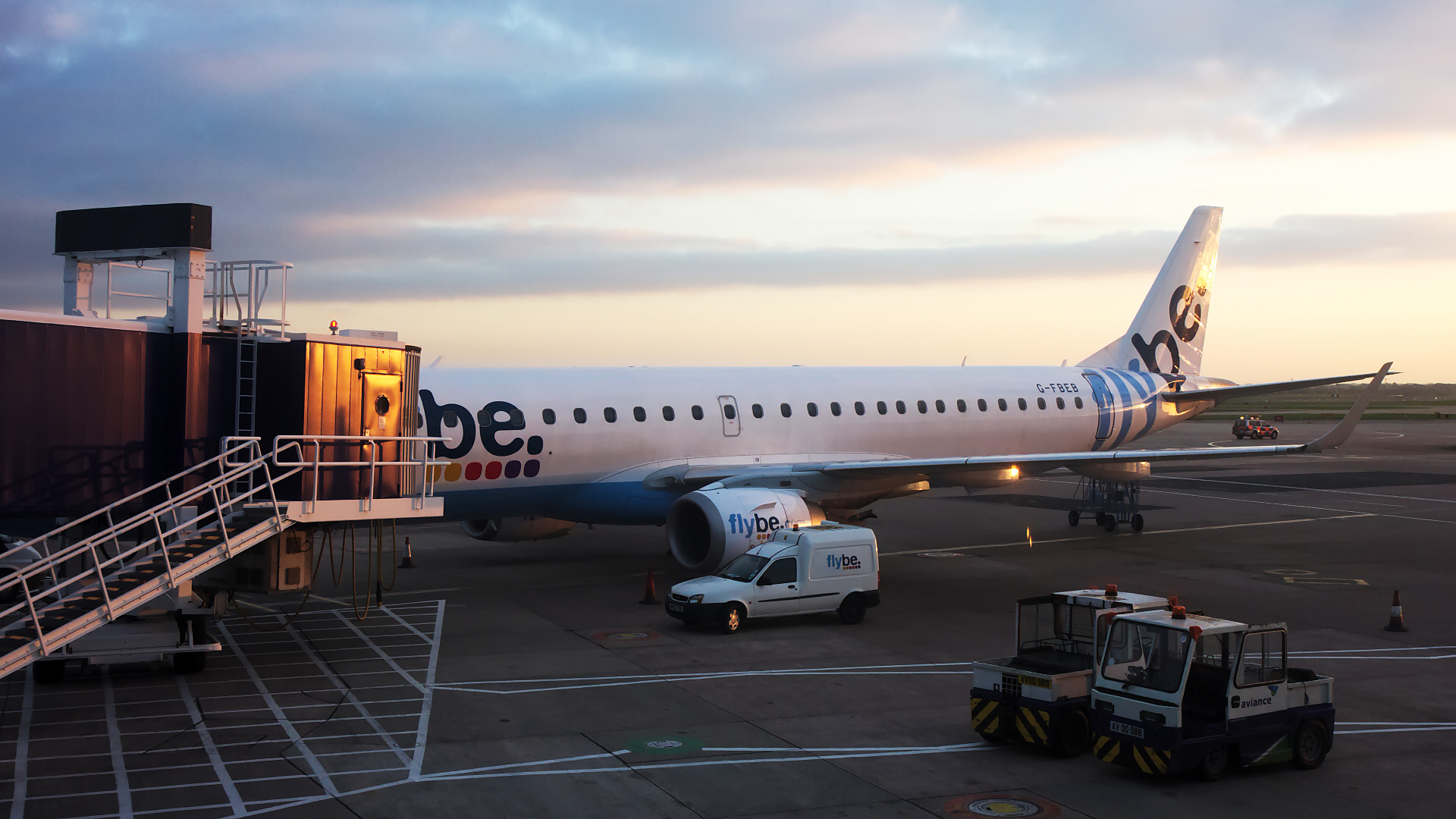 G-FBEB ✈ Flybe Embraer ERJ-195-200LR @ Manchester