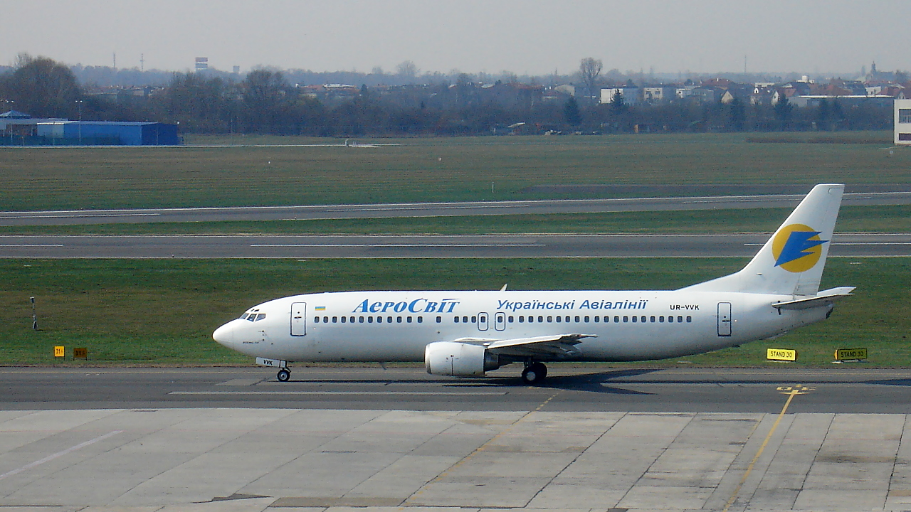 UR-VVK ✈ Aerosvit Airlines Boeing 737-4Q8 @ Warsaw-Chopin