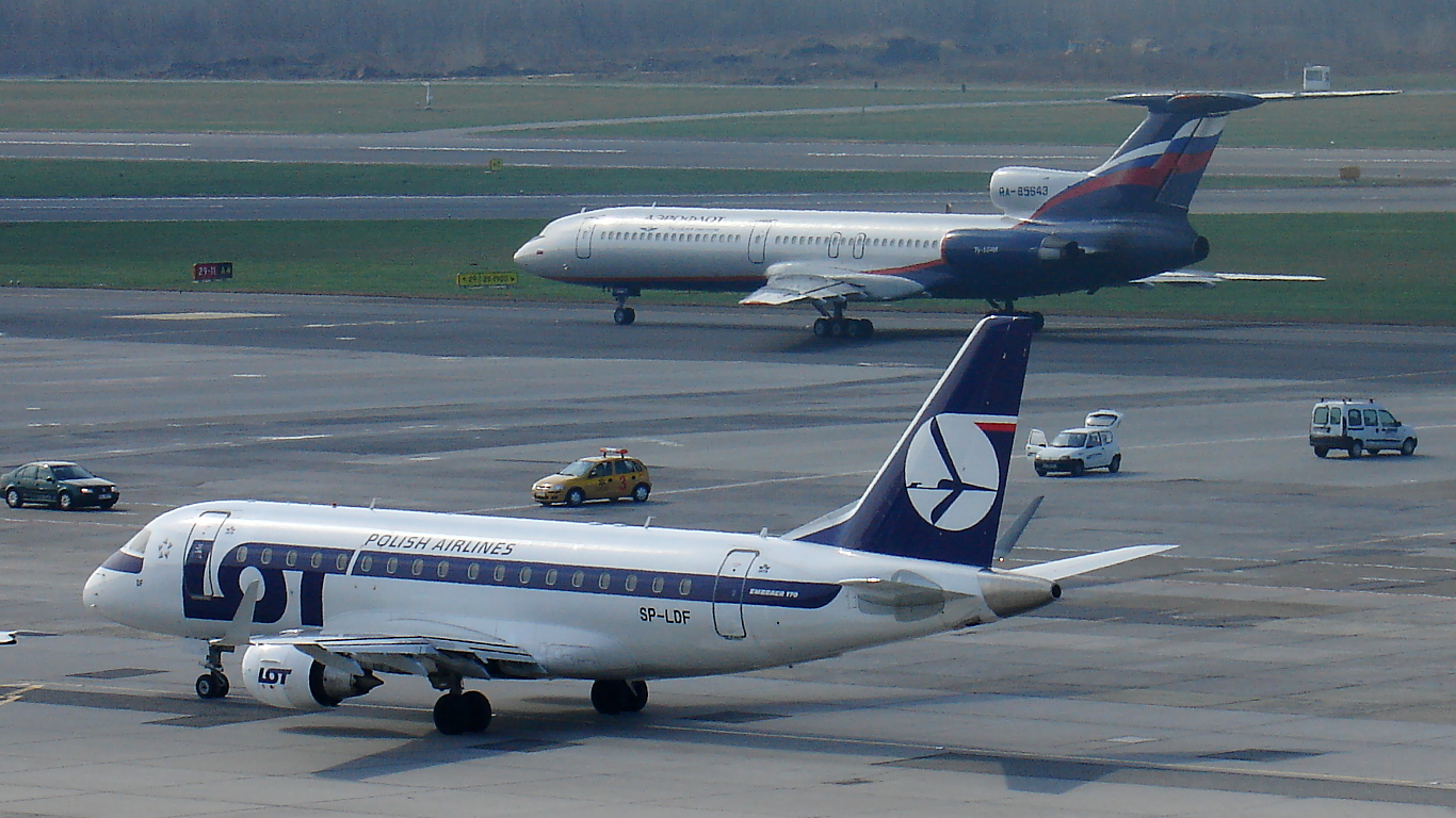 SP-LDF ✈ LOT Polish Airlines Embraer ERJ-170LR @ Warsaw-Chopin