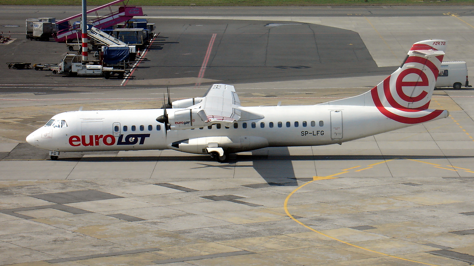 SP-LFG ✈ Eurolot ATR 72-202 @ Warsaw-Chopin