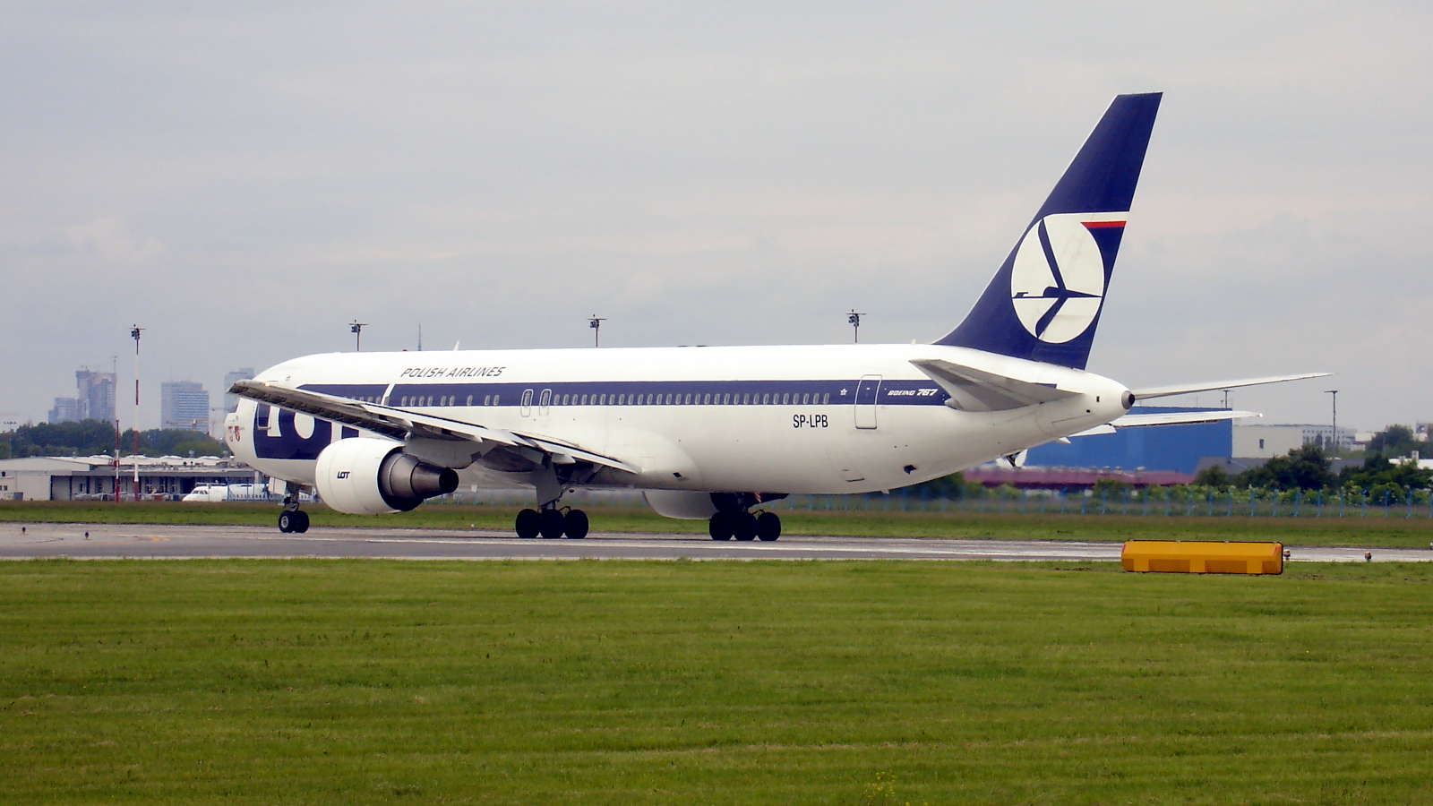 SP-LPB ✈ LOT Polish Airlines Boeing 767-35DER @ Warsaw-Chopin