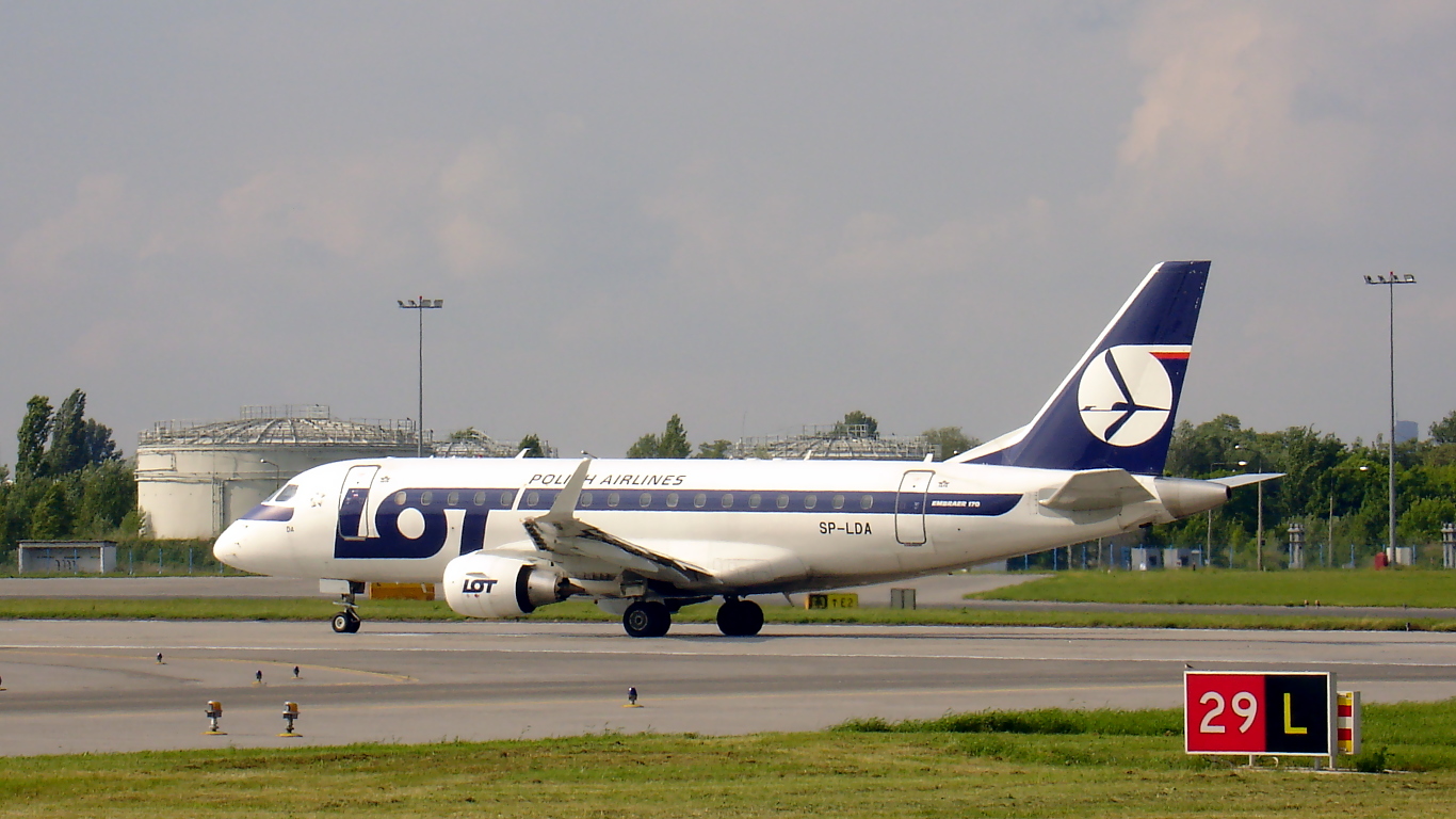 SP-LDA ✈ LOT Polish Airlines Embraer ERJ-170ST @ Warsaw-Chopin