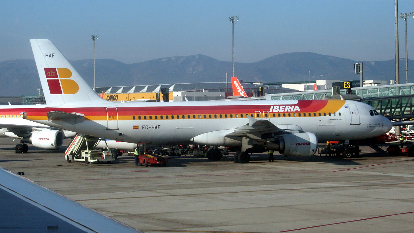EC-HAF ✈ Iberia Airlines Airbus A320-214 @ Barcelona-El Prat