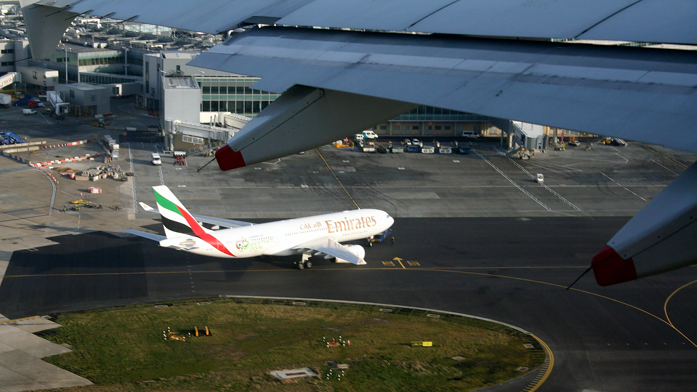 A6-EAI ✈ Emirates Airline Airbus A330-243 @ London-Heathrow