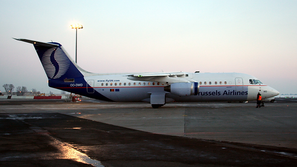 OO-DWD ✈ SN Brussels Airlines British Aerospace Avro RJ100 @ Warsaw-Chopin