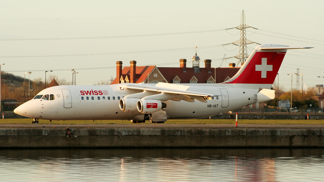 HB-IXT ✈ Swiss European Air Lines British Aerospace Avro RJ100 @ London-City