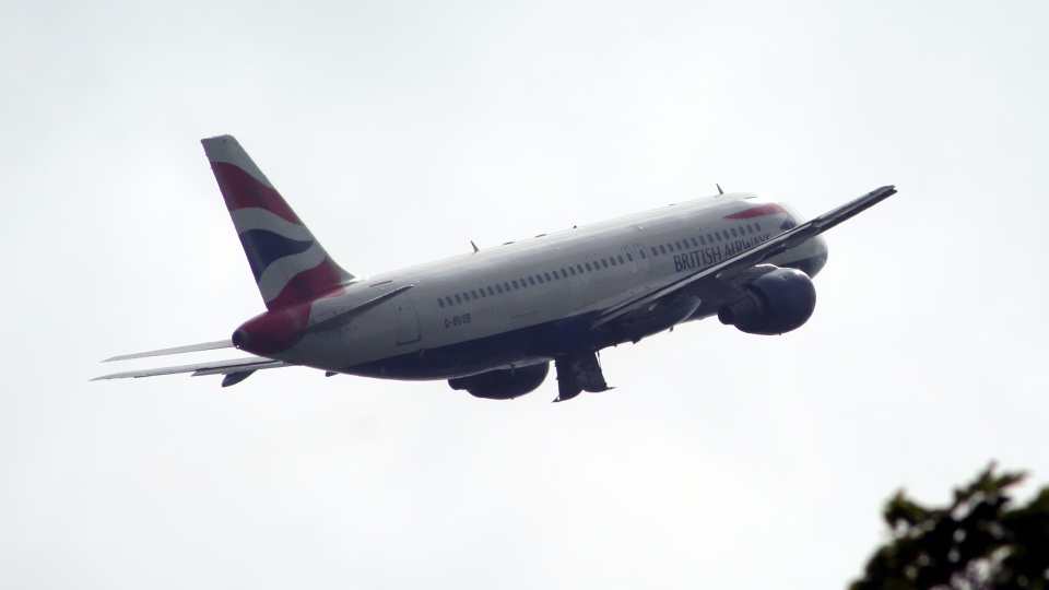 G-BUSB ✈ British Airways Airbus A320-111 @ London-Heathrow