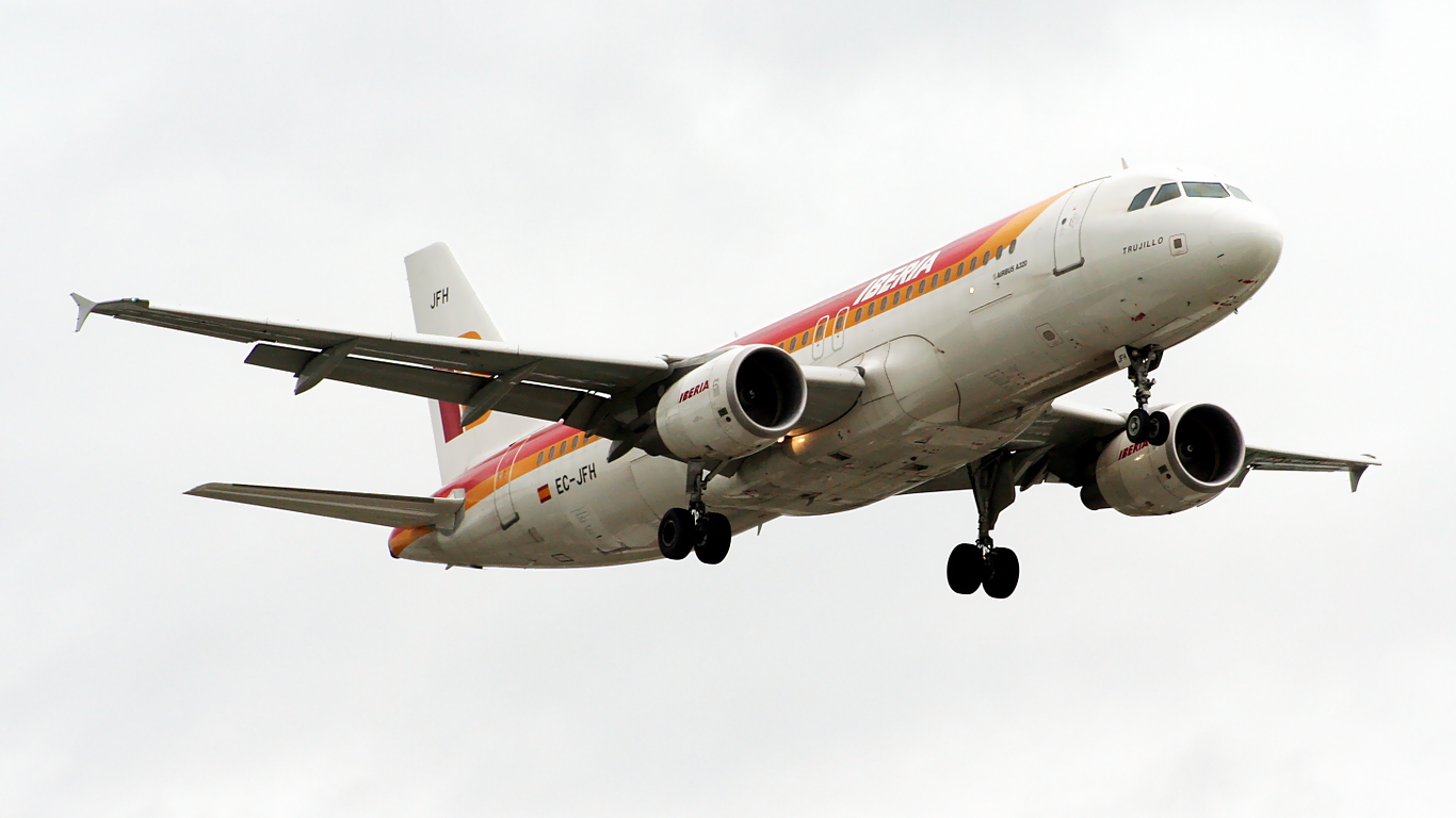 EC-JFH ✈ Iberia Airlines Airbus A320-214 @ London-Heathrow