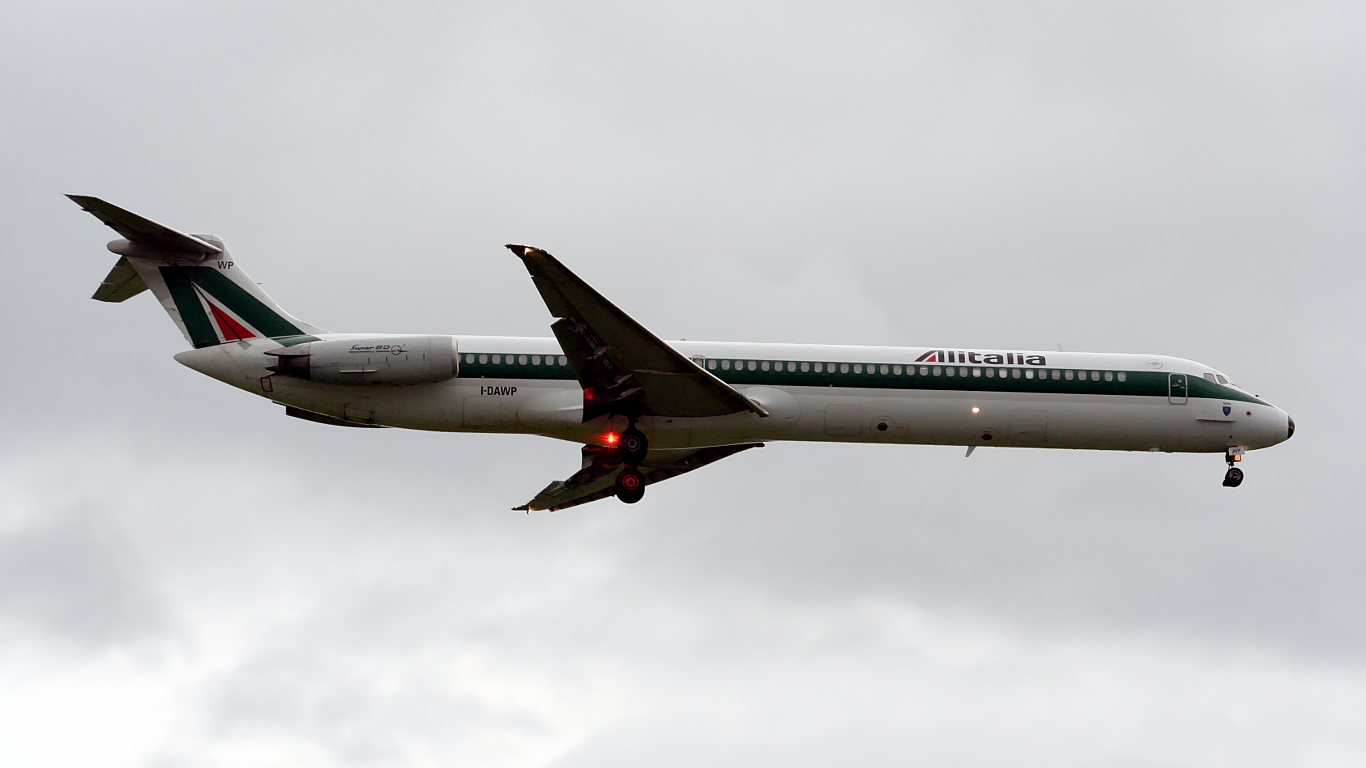 I-DAWP ✈ Alitalia McDonnell Douglas MD82 @ London-Heathrow