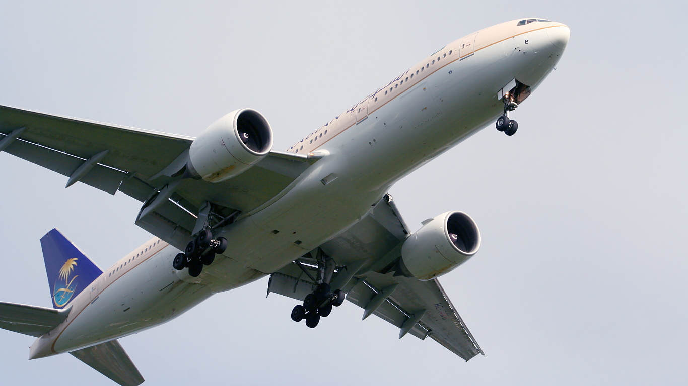HZ-AKB ✈ Saudi Arabian Airlines Boeing 777-268ER @ London-Heathrow
