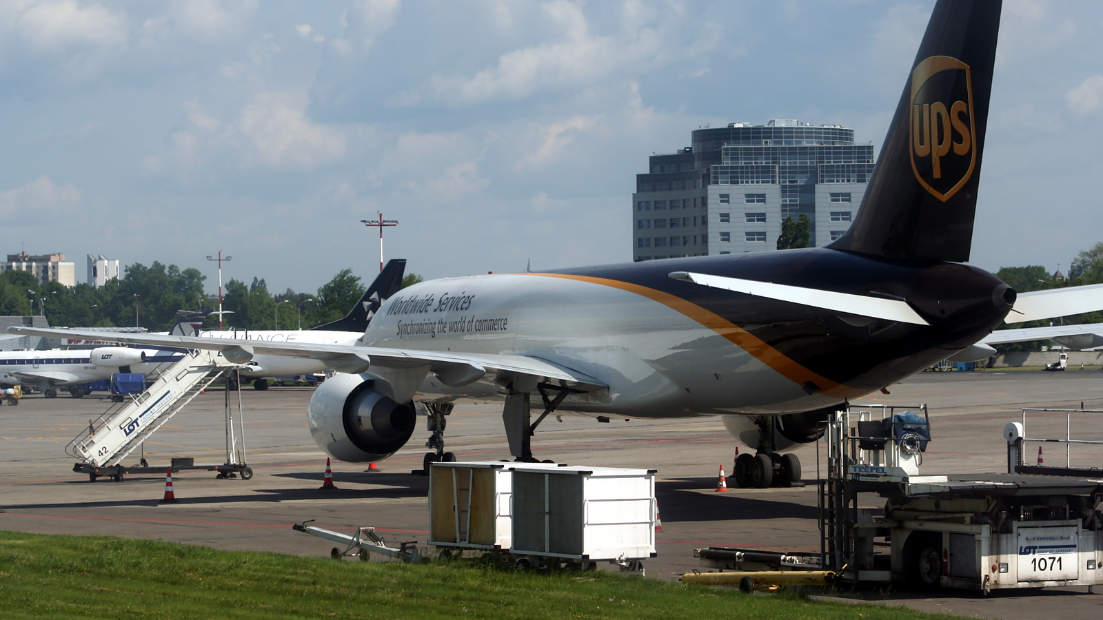 N4**UP ✈ United Parcel Service Boeing 757-24APF @ Warsaw-Chopin