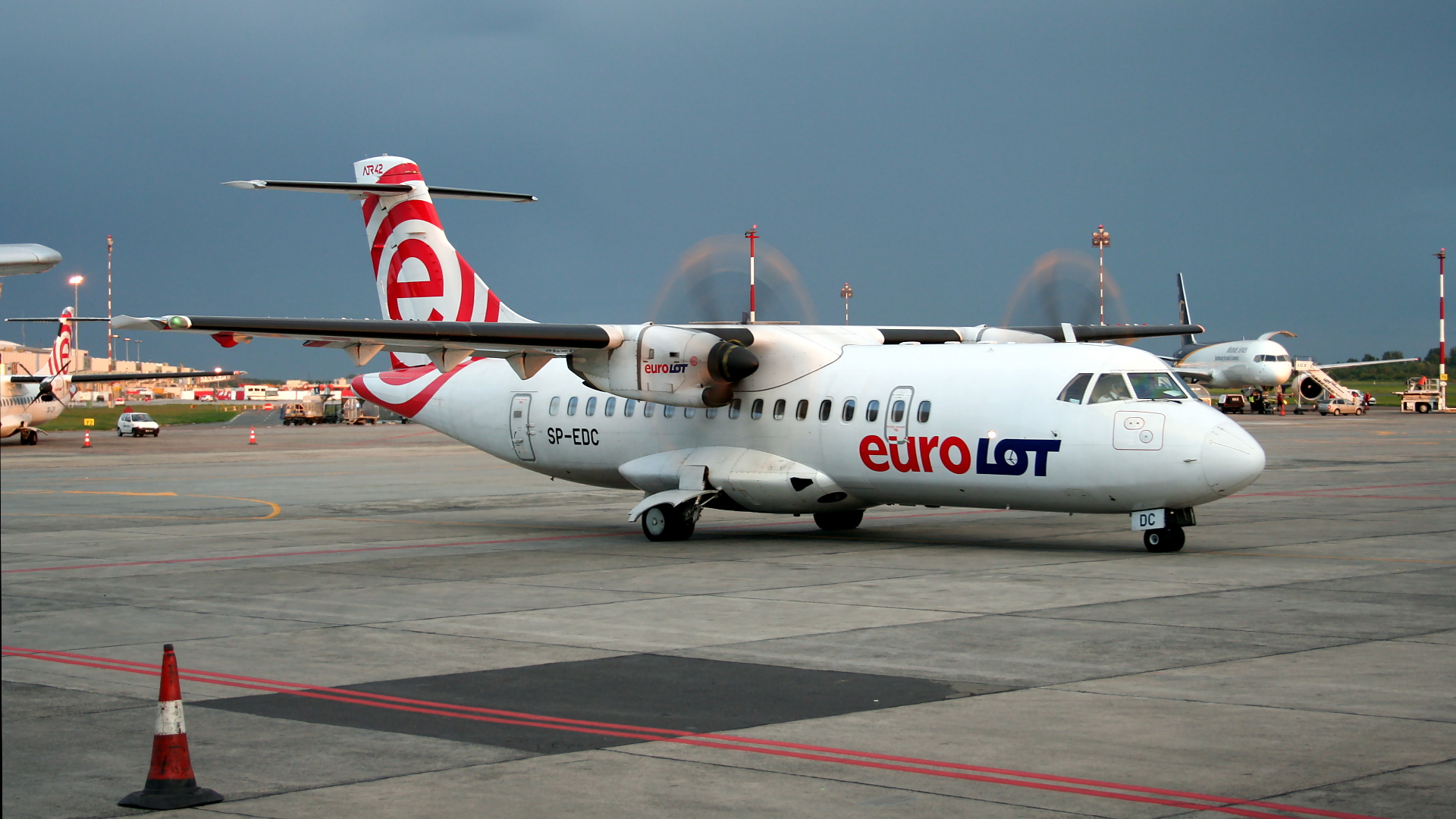SP-EDC ✈ Eurolot ATR 42-500 @ Warsaw-Chopin