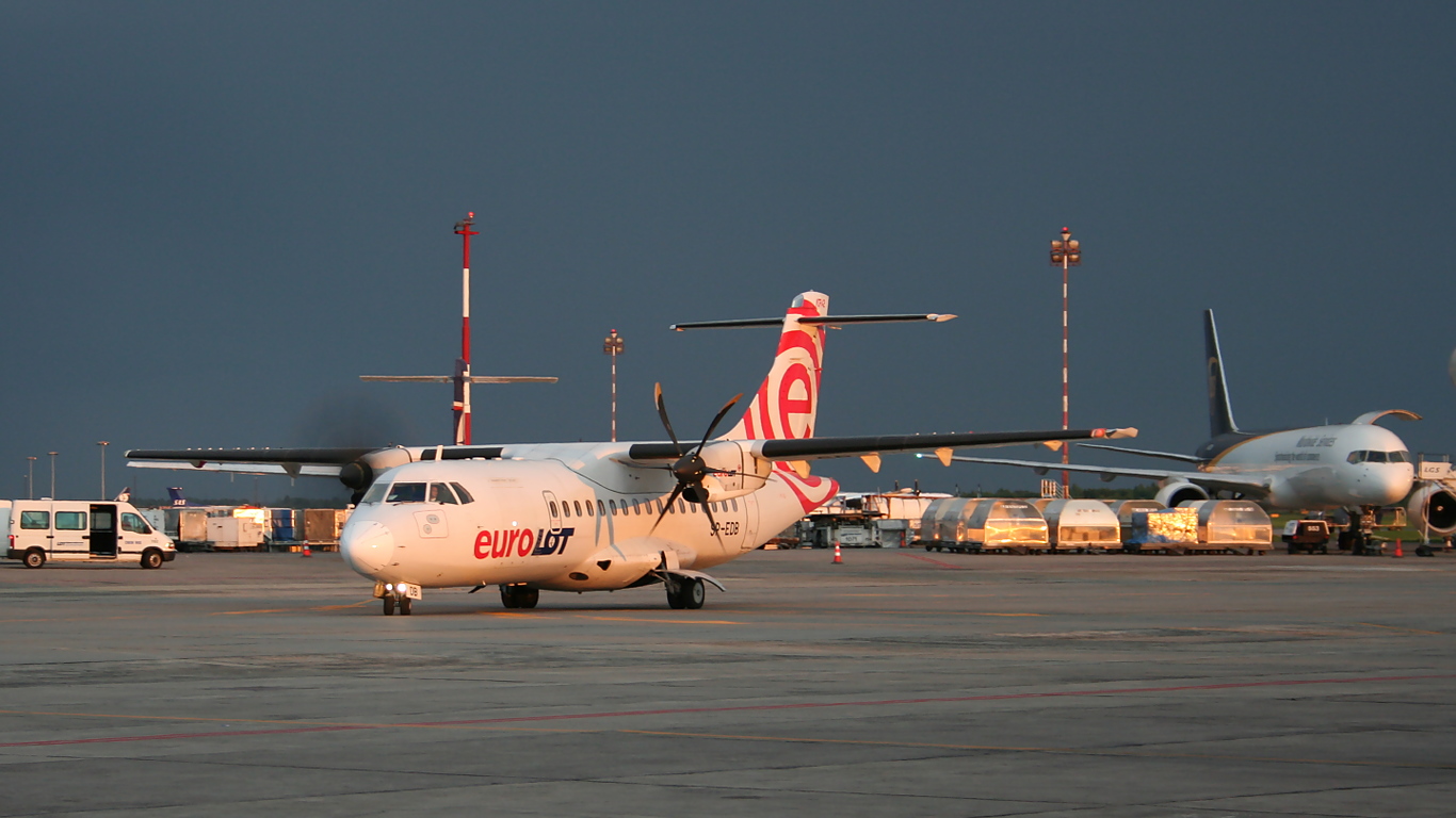 SP-EDB ✈ Eurolot ATR 42-500 @ Warsaw-Chopin