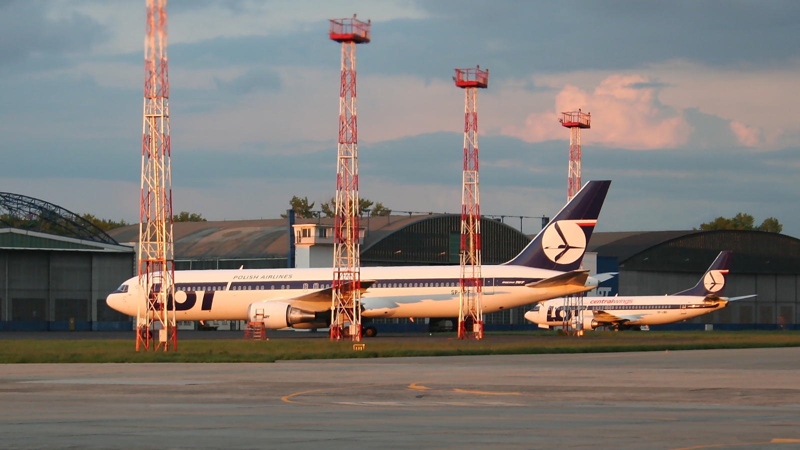 SP-LPF ✈ LOT Polish Airlines Boeing 767-319ER @ Warsaw-Chopin