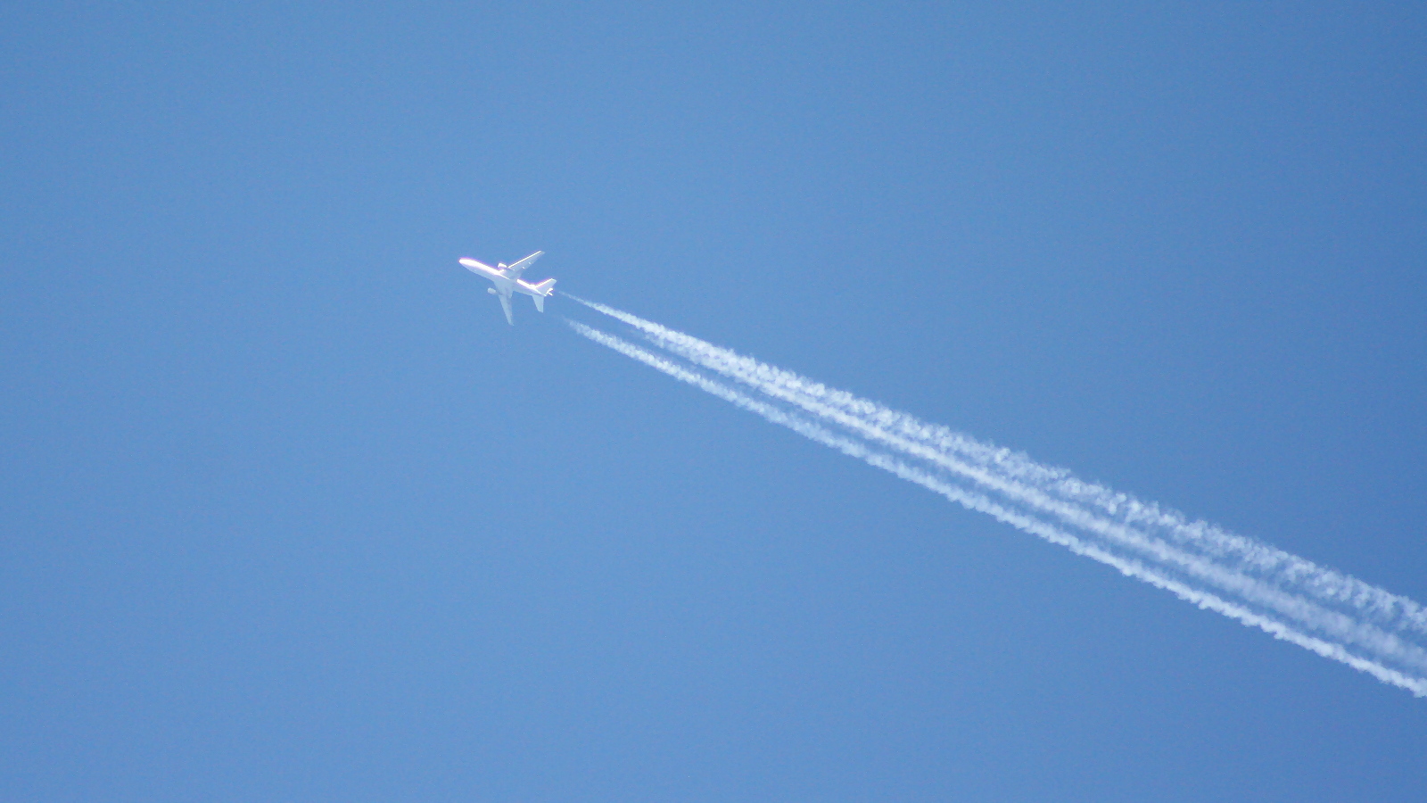 * ✈ Untitled Douglas DC-10 @ London-Heathrow