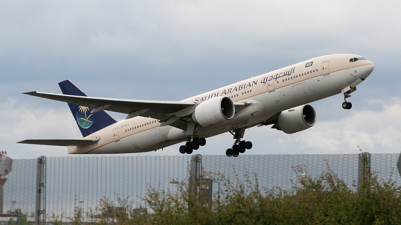 HZ-AKA ✈ Saudi Arabian Airlines Boeing 777-268ER @ London-Heathrow