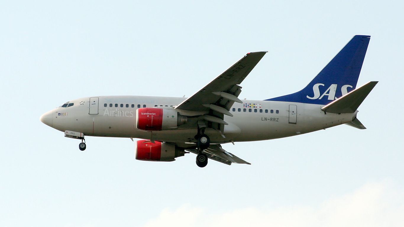 LN-RRZ ✈ Scandinavian Airlines Boeing 737-683 @ London-Heathrow