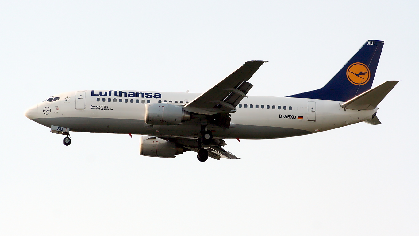 D-ABXU ✈ Lufthansa Boeing 737-330 @ London-Heathrow