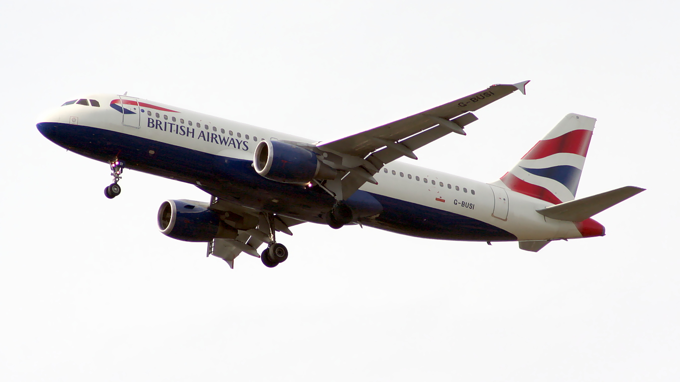G-BUSI ✈ British Airways Airbus A320-211 @ London-Heathrow