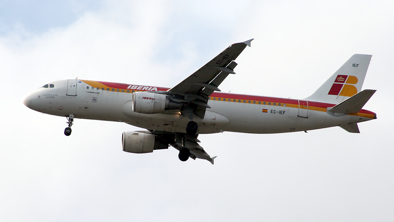 EC-IEF ✈ Iberia Airlines Airbus A320-214 @ London-Heathrow