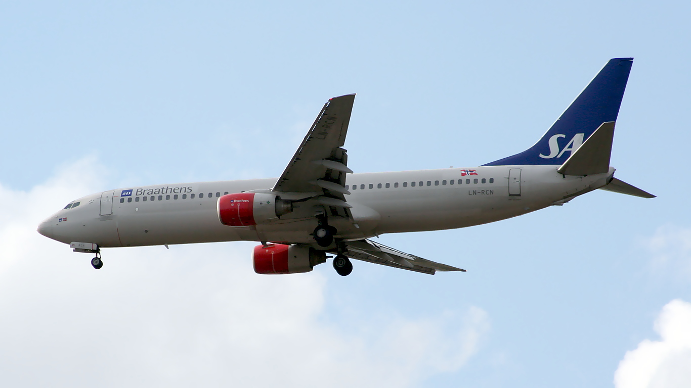 LN-RCN ✈ SAS Braathens Boeing 737-883 @ London-Heathrow