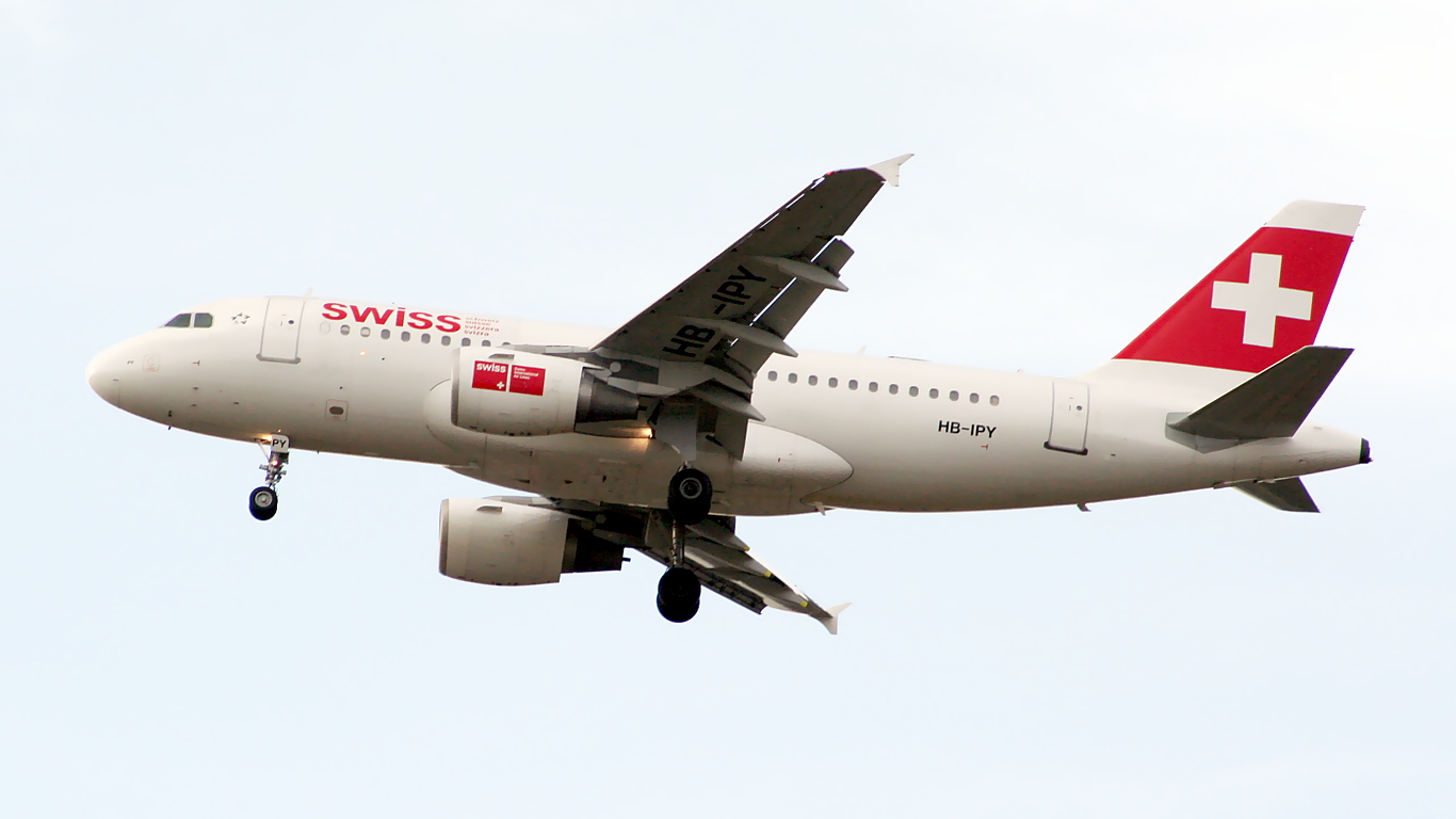 HB-IPY ✈ Swiss International Air Lines Airbus A319-111 @ London-Heathrow