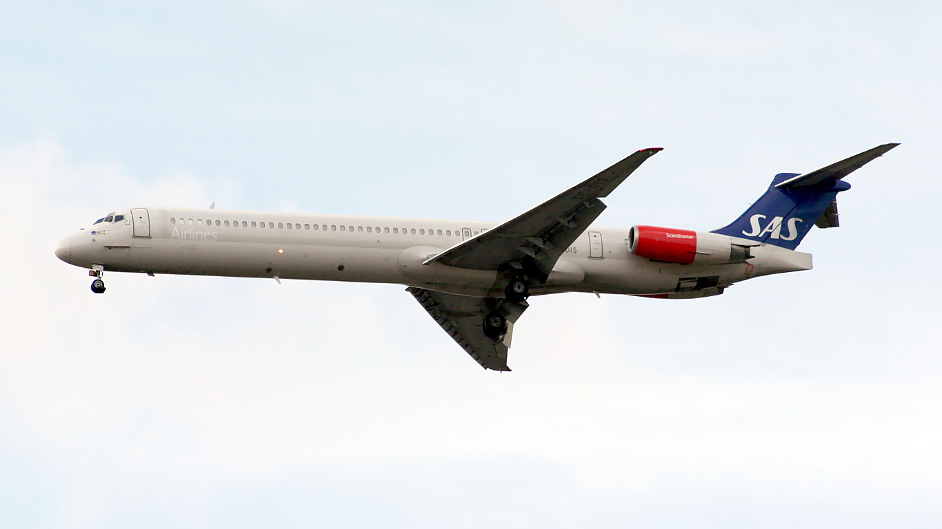 SE-DIS ✈ Scandinavian Airlines McDonnell Douglas MD-82 @ London-Heathrow