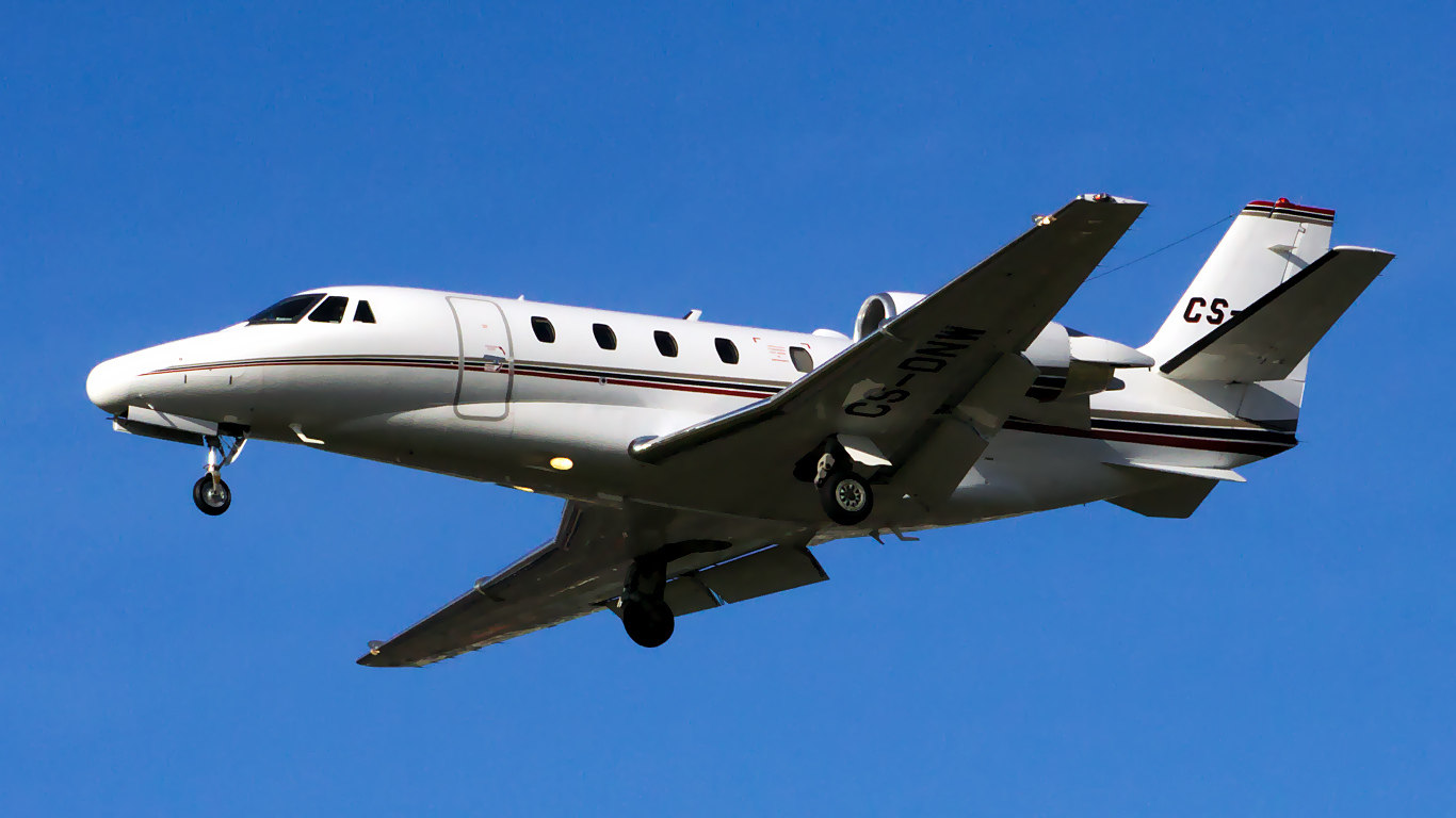 CS-DNW ✈ NetJets Transportes Aéreos Cessna 560XL Citation Excel @ London-Heathrow