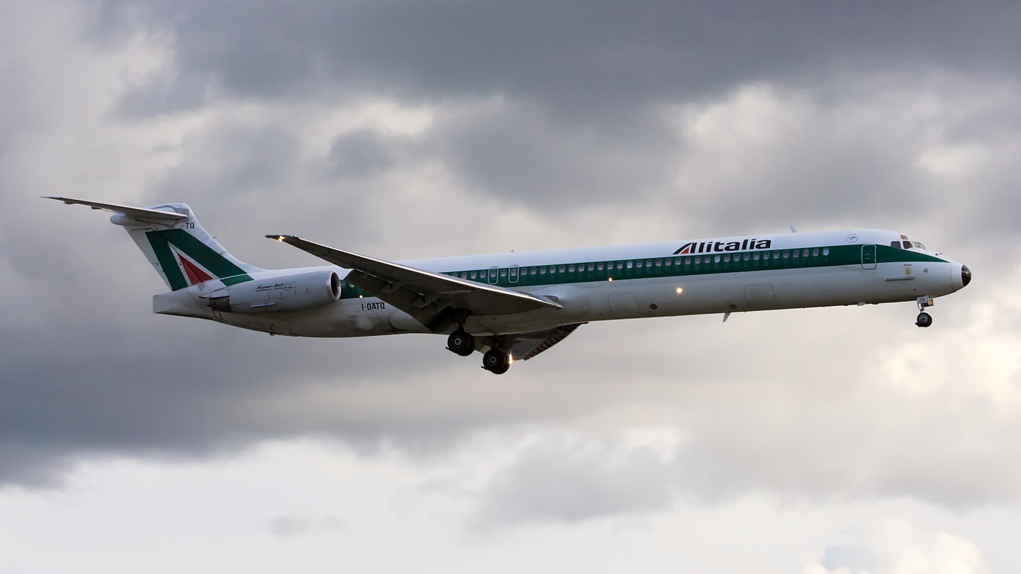 I-DATQ ✈ Alitalia McDonnell Douglas MD-82 @ London-Heathrow