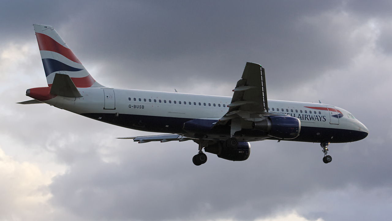 G-BUSB ✈ British Airways Airbus A320-111 @ London-Heathrow