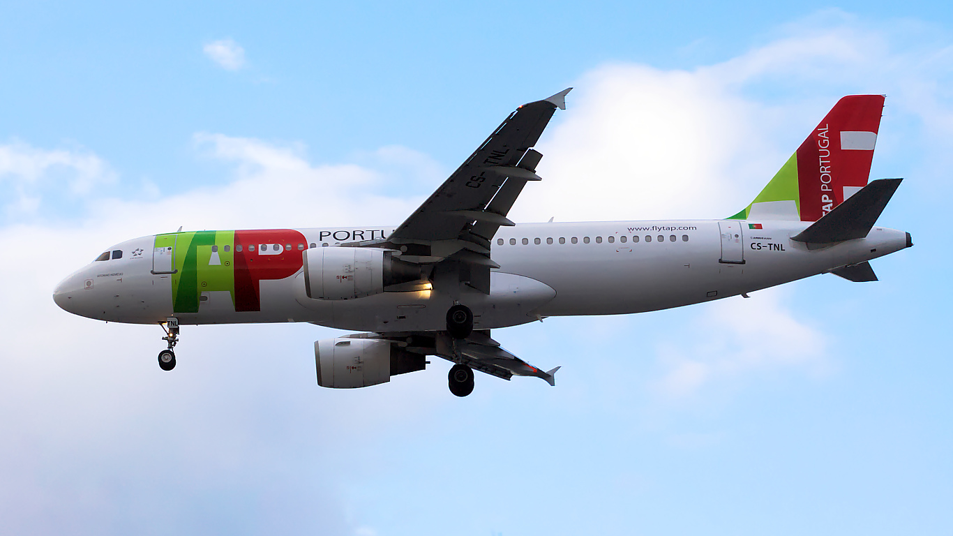 CS-TNL ✈ TAP Portugal Airbus A320-214 @ London-Heathrow