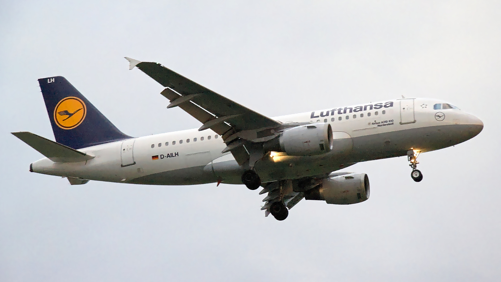D-AILH ✈ Lufthansa Airbus A319-114 @ London-Heathrow