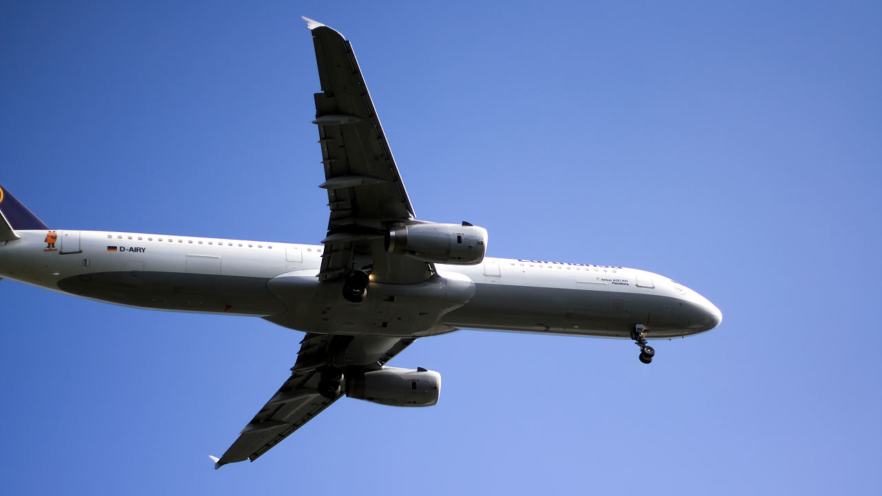 D-AIRY ✈ Lufthansa Airbus A321-131 @ London-Heathrow