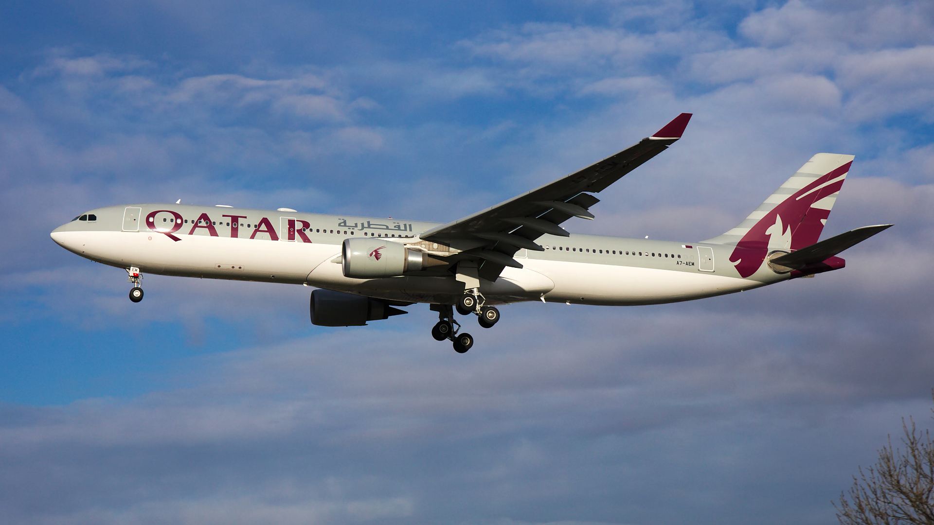 A7-AEM ✈ Qatar Airways Airbus A330-302 @ London-Heathrow