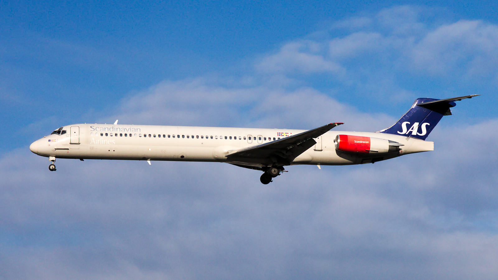 LN-ROX ✈ Scandinavian Airlines McDonnell Douglas MD-82 @ London-Heathrow